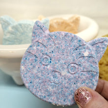 Load image into Gallery viewer, I&#39;ve Got Felines For You Bath Bomb - Cat shaped Bath Bomb - puns - cat lovers
